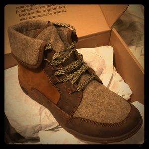 NIB Women’s Chaco Barbary Pinecone size 10